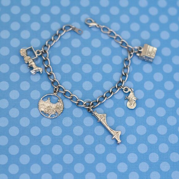 7 inch, Vintage Travel Life Silver Tone Charm Bracelet - M33 - Picture 1 of 3